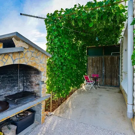 With A Parking Space - Torovi - - Pedinka, - 18577 * Vir