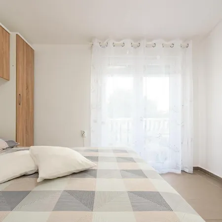 With Parking Space - Torovi - - Pedinka, - 18577 * 维尔