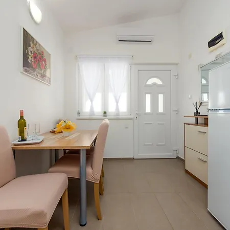 With Parking Space - Torovi - - Pedinka, - 18577 Vir