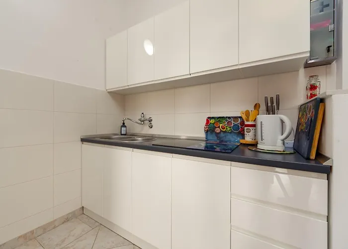 With Parking Space - Torovi - - Pedinka, - 18577 Vir