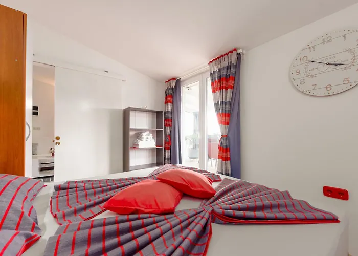 With Parking Space - Torovi - - Pedinka, - 18577 Vir